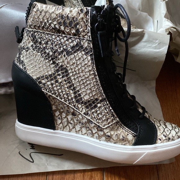 Giuseppe Zanotti Snake Skin Sneaker Wedges EUC - Picture 3 of 15